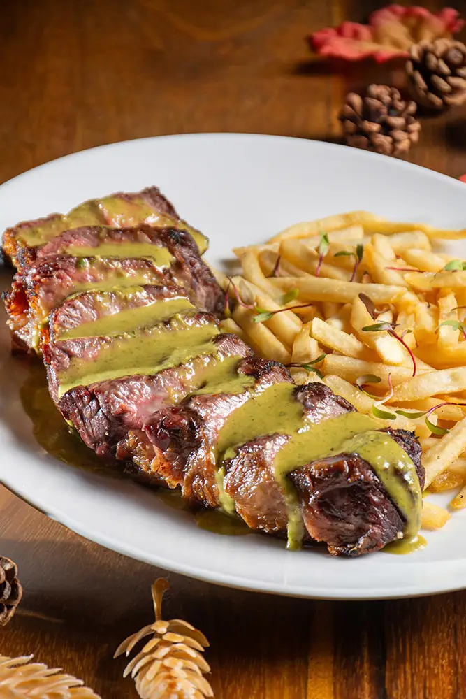  New York Prime con salsa secreta de París y papas fritas
