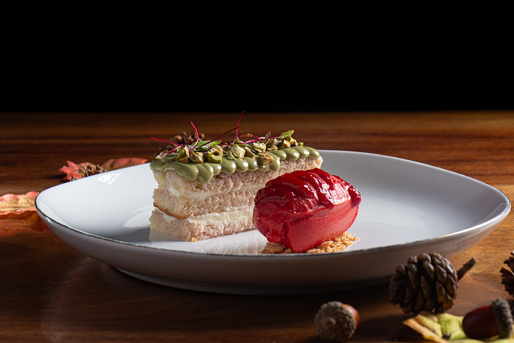 Pastel de pistache con queso mascarpone y almendras