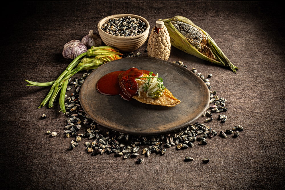 QUESADILLA FRITA DE LA MILPA CON COLORADITO